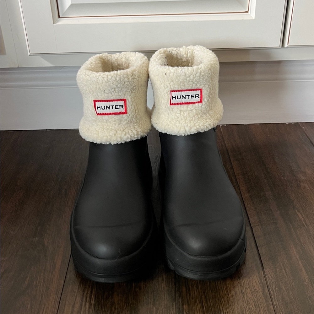 Like New! Hunter Esme Lug Sole Waterproof Boots - Picture 4 of 8